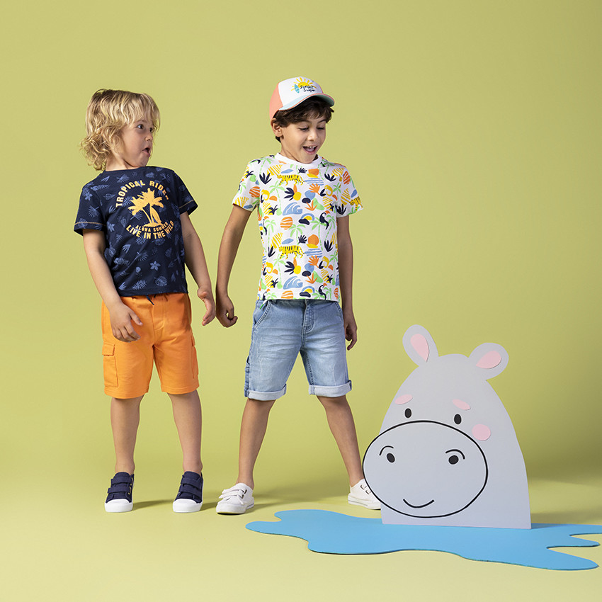 Ensemble avec t-shirt imprimé all-over et bermuda à poches 