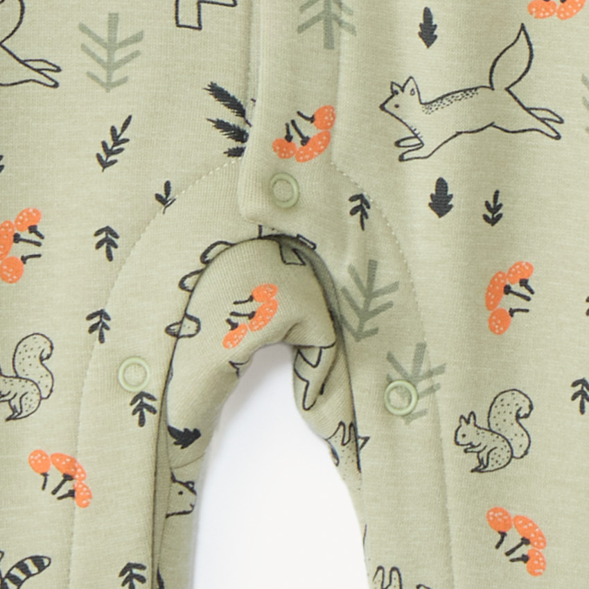 Dors-bien imprimé forêt pour bébé garçon avec ouvertures différentes selon l'âge 