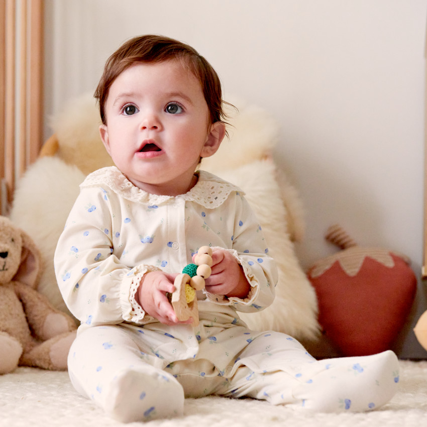 Dors-bien imprimé myrtilles à col claudine brodé pour bébé fille