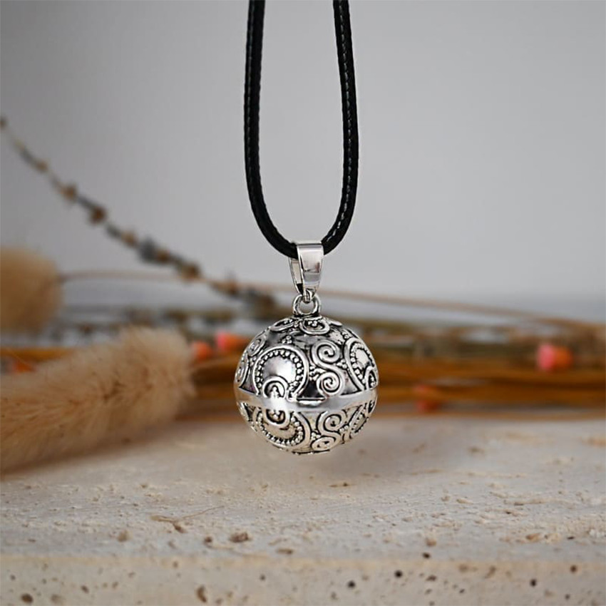 Bola de grossesse argenté à motif aztèque Jennifer 