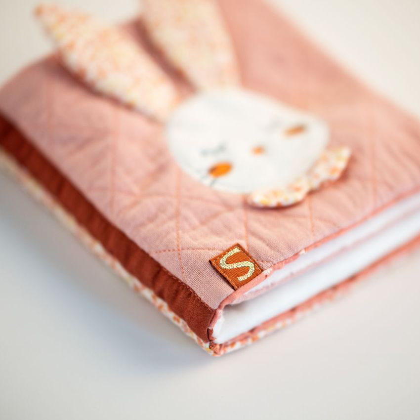 Livre d'éveil Esmée - Rose (Sauthon) - Image 1