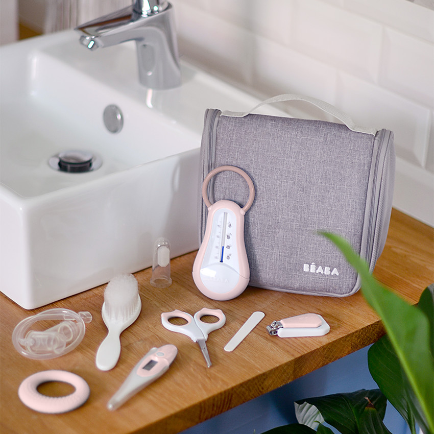 Trousse de toilette avec 10 accessoires old pink 