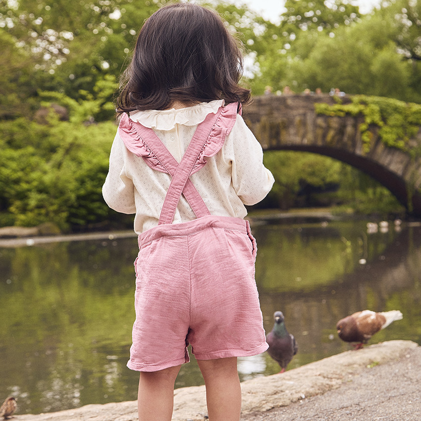 Salopette courte avec volants pour bébé fille 