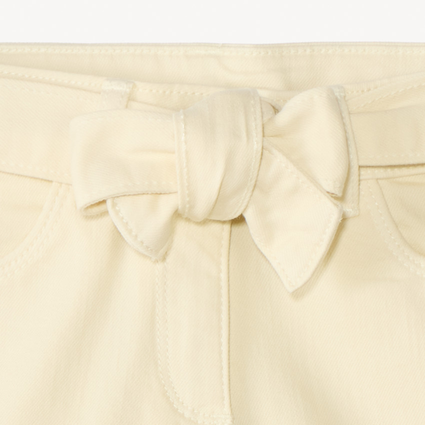 Short en jean avec détails brodés et ceinture à nouer pour fille  