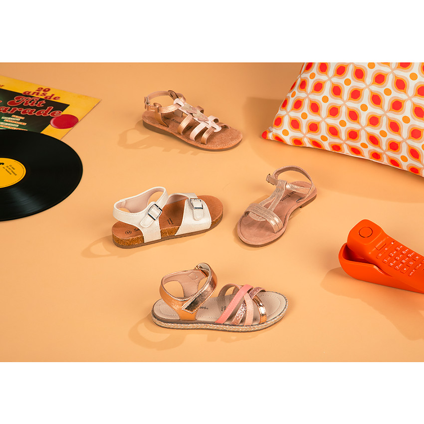 Sandales bicolores à cœurs pour fille 