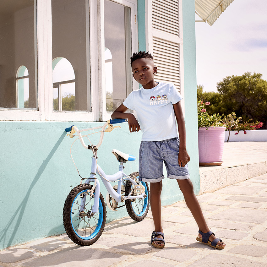 Bermuda fantaisie à fines rayures pour garçon 