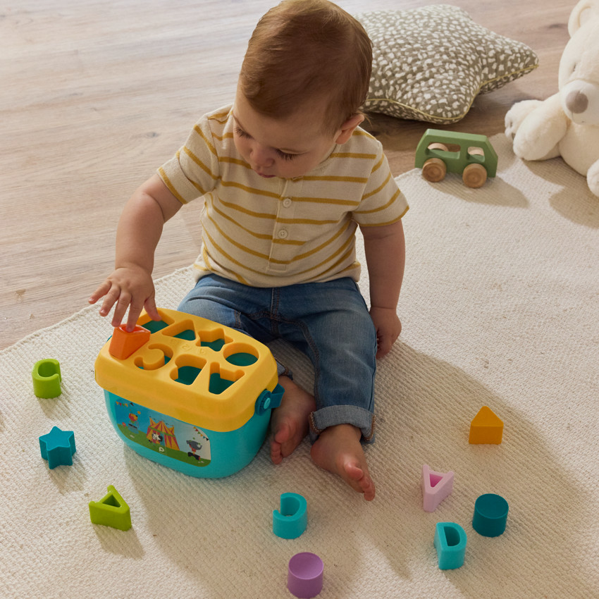 Boîte à formes avec 16 pièces en plastique 