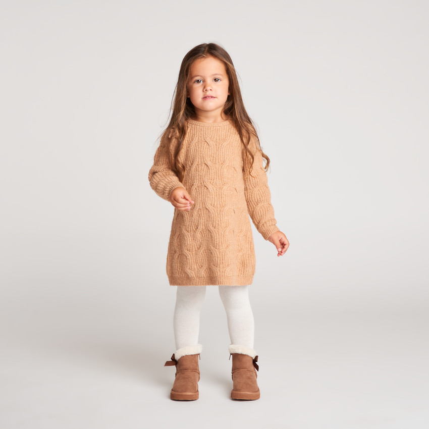 Robe bébé fille en tricot torsadé avec nœuds