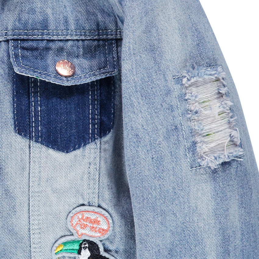 Veste en jeans à badges fantaisie 