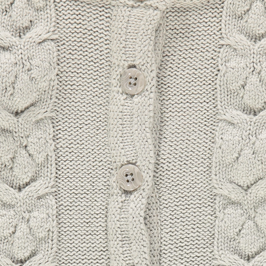 Gilet en tricot avec jeu de torsades 