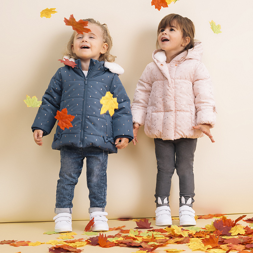 Jean effet used et crinkle avec coeurs printés 