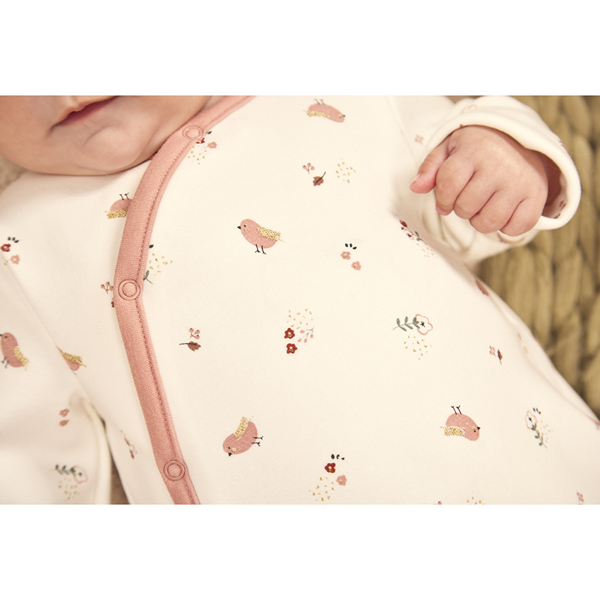 Dors-bien imprimé pour bébé fille avec ouvertures différentes selon l'âge 