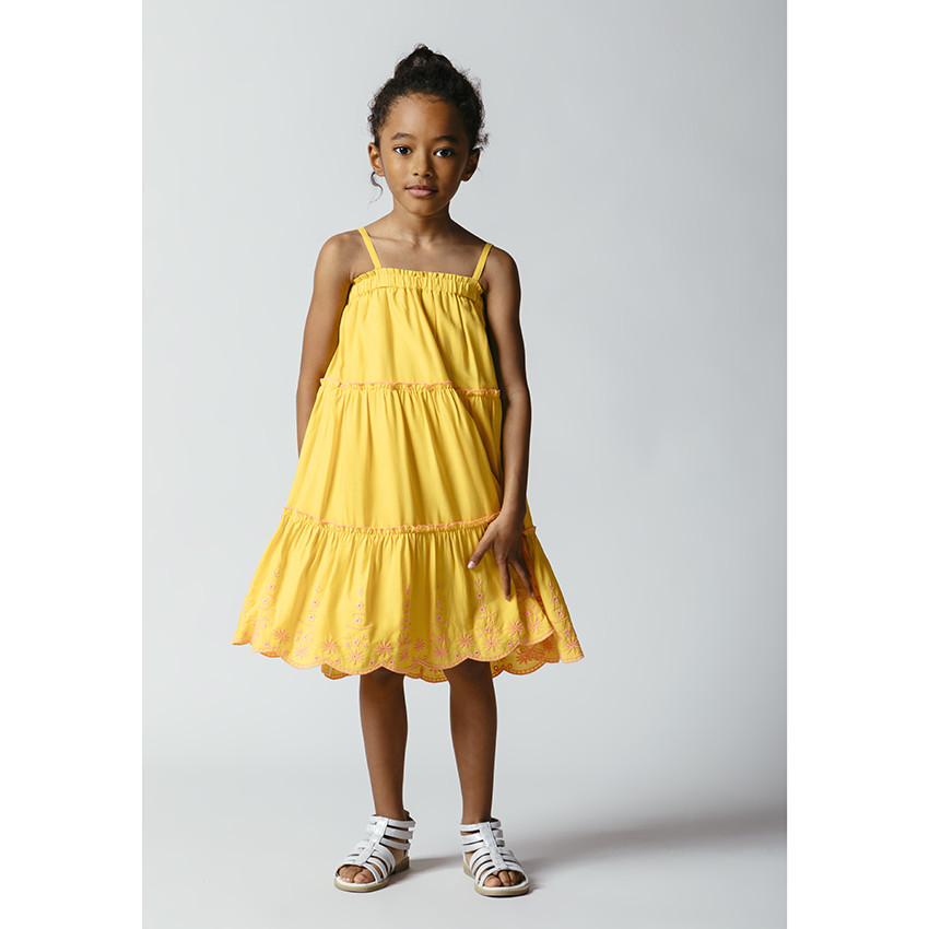 Robe à fines bretelles finition brodée 