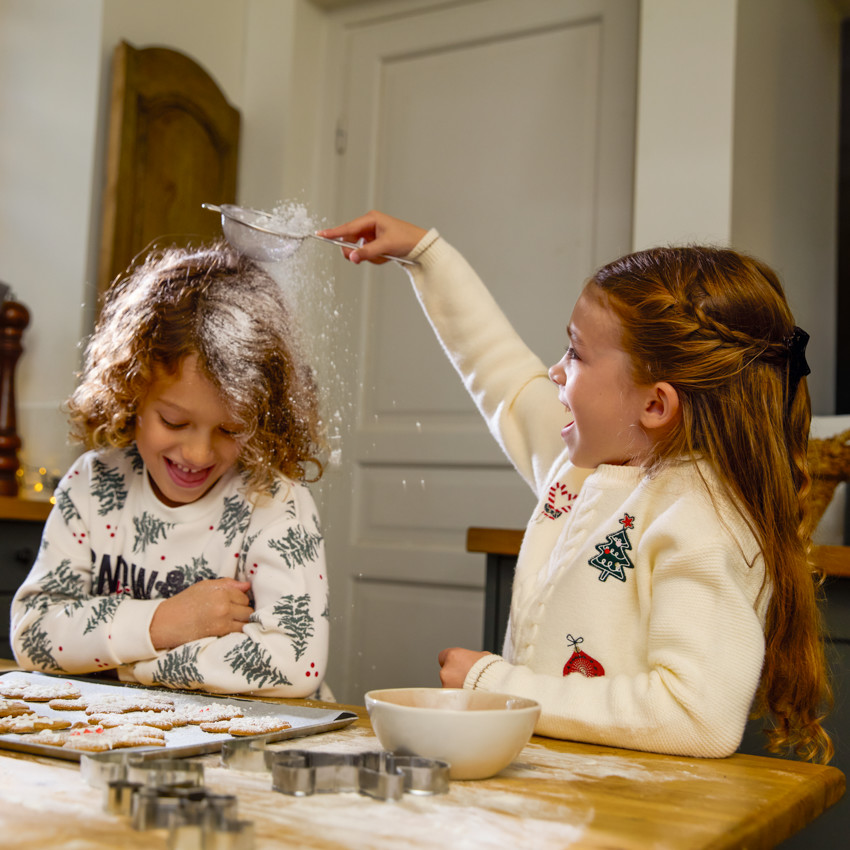 Pull manches longues en tricot fantaisie et broderie Noël pour fille  