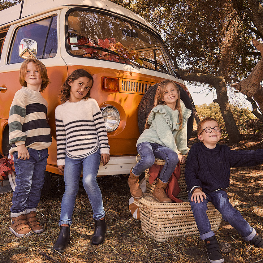 Pull en tricot côte uni avec empiècement volanté pour fille 