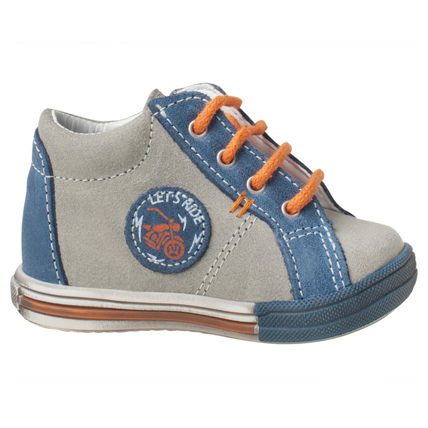 Bottillons en cuir avec patch forme écusson 