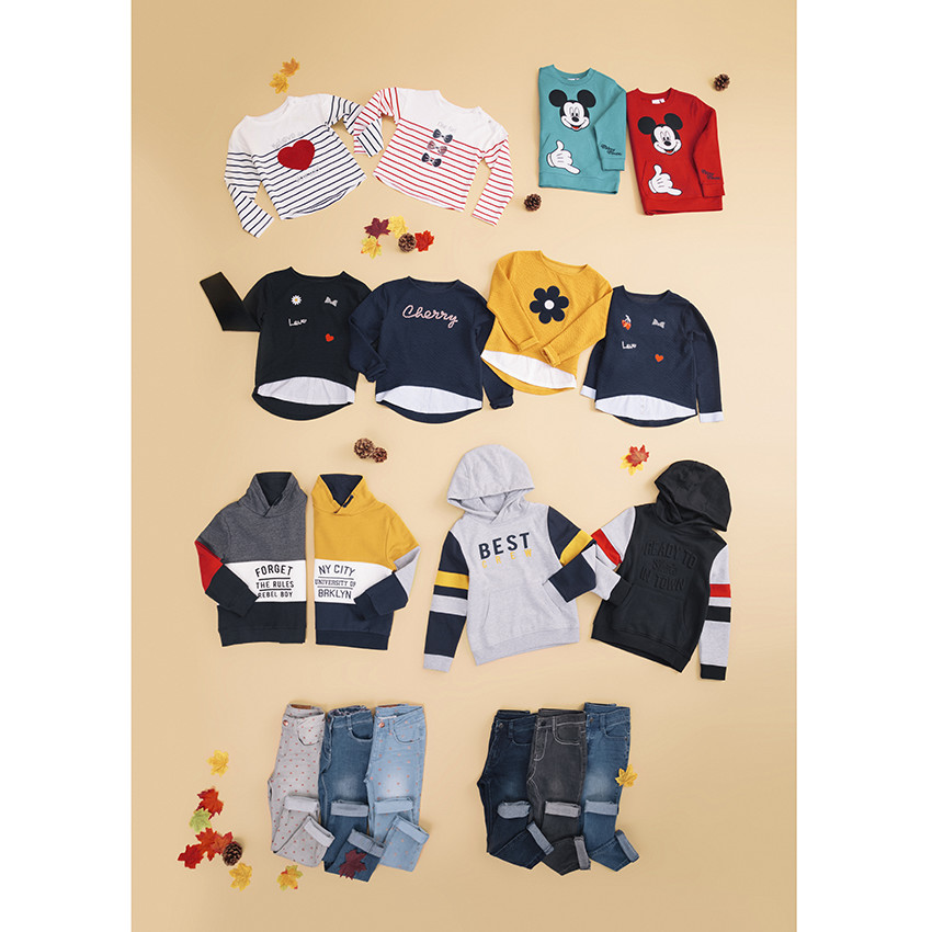 Jean effet used à étoiles printées all-over 