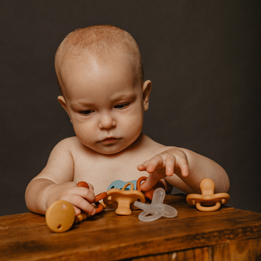 Sucette réversible en silicone Colour Essence 6-18M Moutarde 