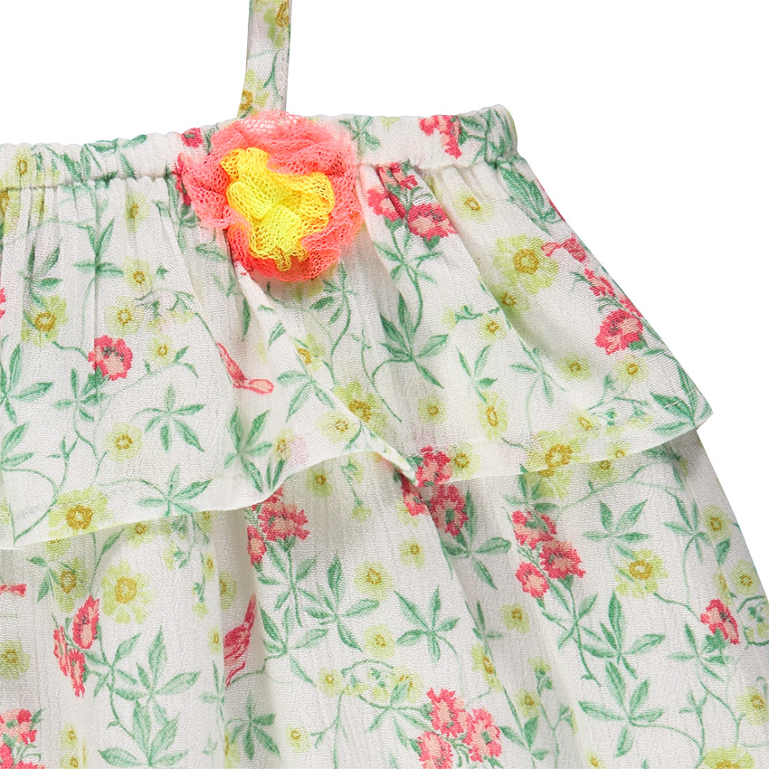 Robe fleurie en crépon à volant et fleur en tulle 