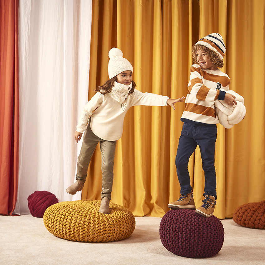 Pull en tricot avec broderie pour fille 