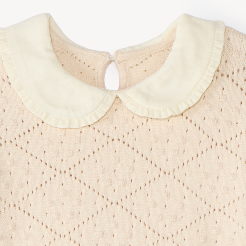 Pull bébé fille en tricot ajouré col Claudine 