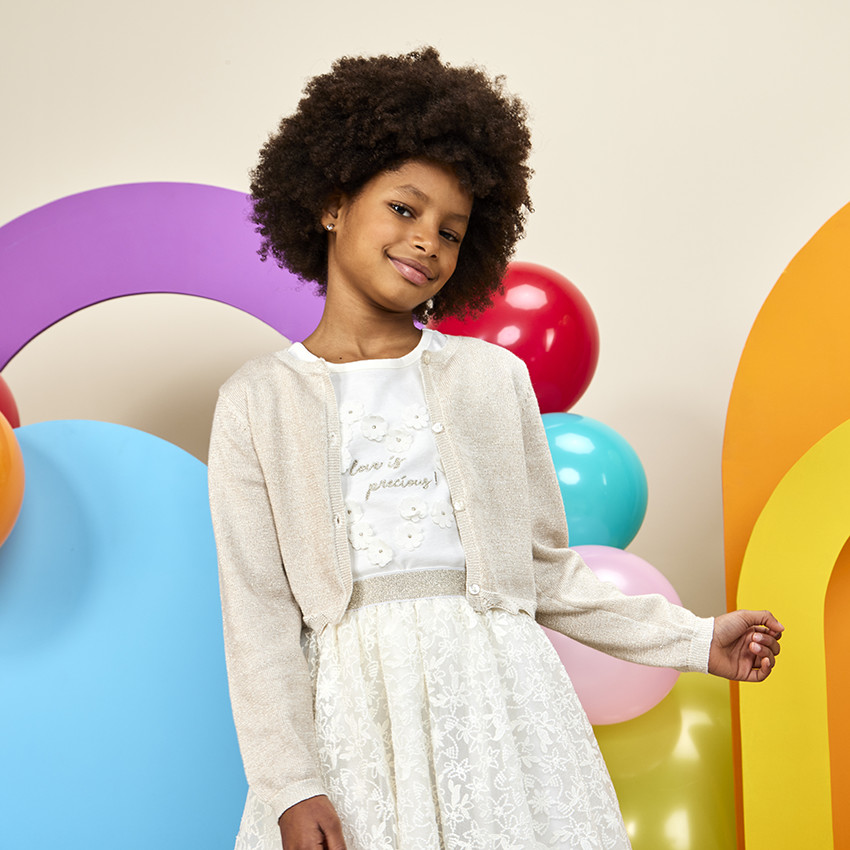 Gilet en tricot ajoure avec jeu de mailles torsadees pour fille