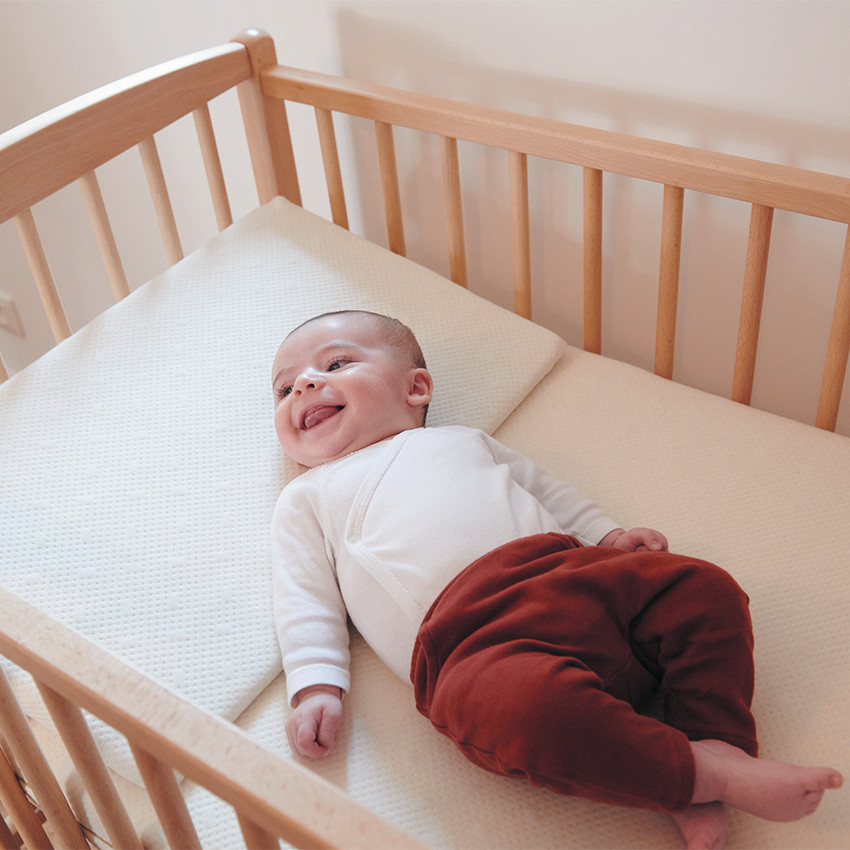 Plan incliné 10° coton organique pour lit bébé en 70 x 140 cm
