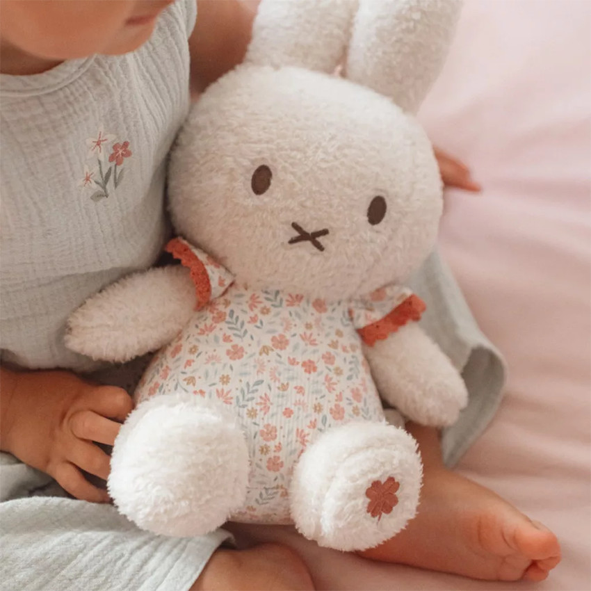 Petite peluche Miffy Lucky Blossom 20 cm 