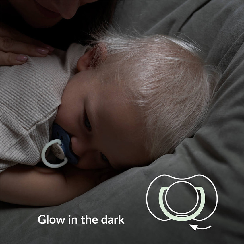 Lot de 2 sucettes silicone Dynamique Jour/Nuit 0/6M Garçon 