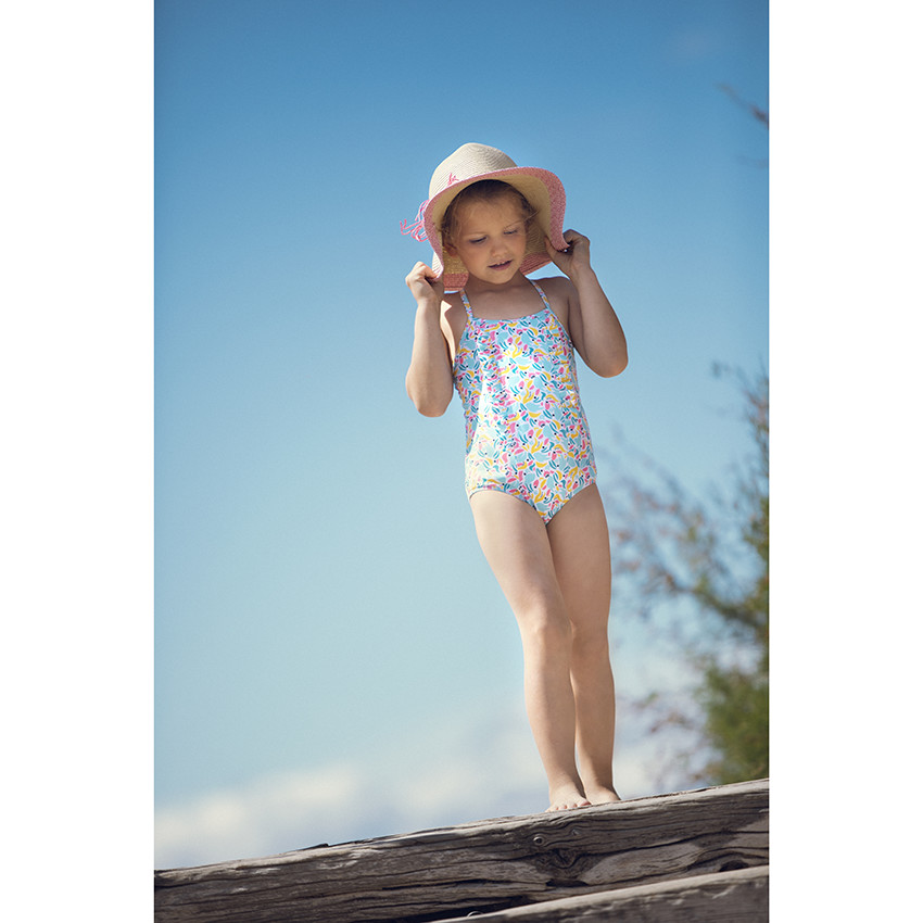 Capeline effet paille tressée à cordelettes roses 