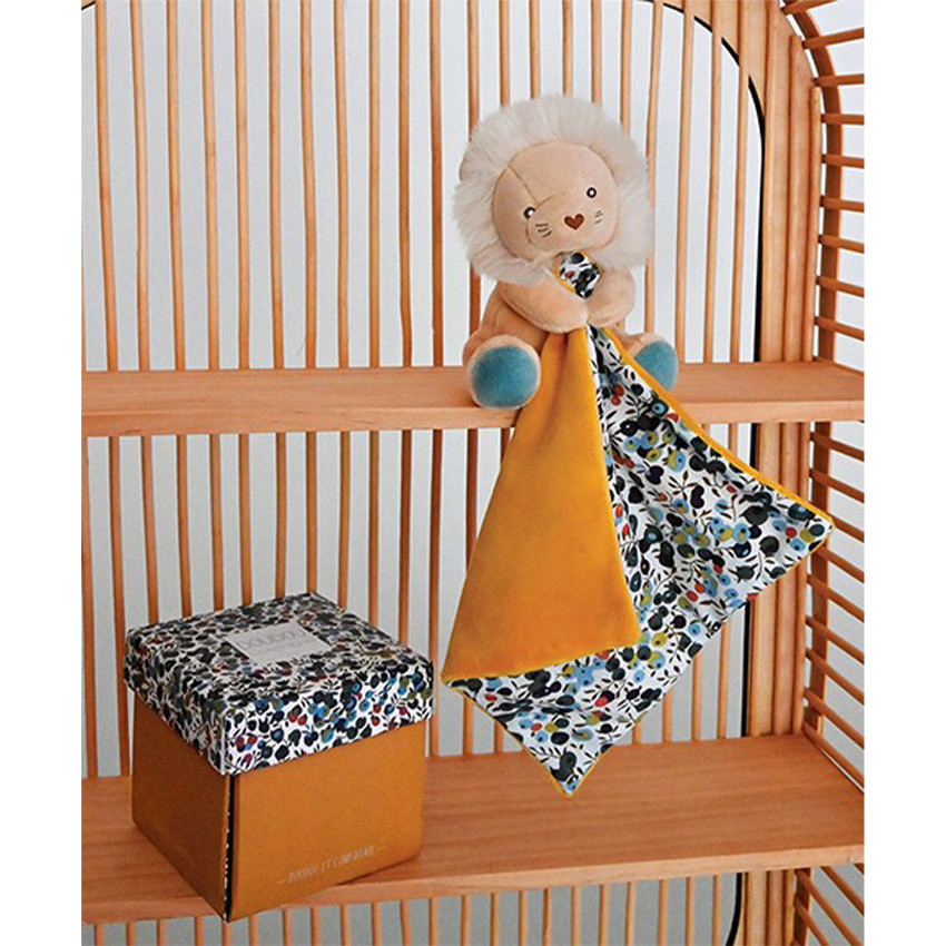 Doudou Boh'aime lion jaune avec mouchoir imprimé 