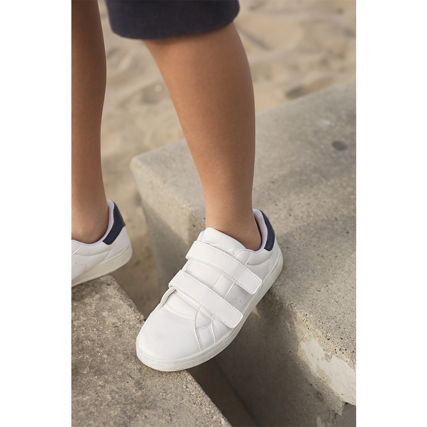 Baskets basses unies à scratchs 