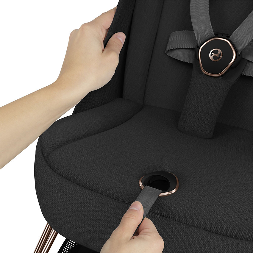 Poussette ultra-compacte Coya matt black/cozy beige 