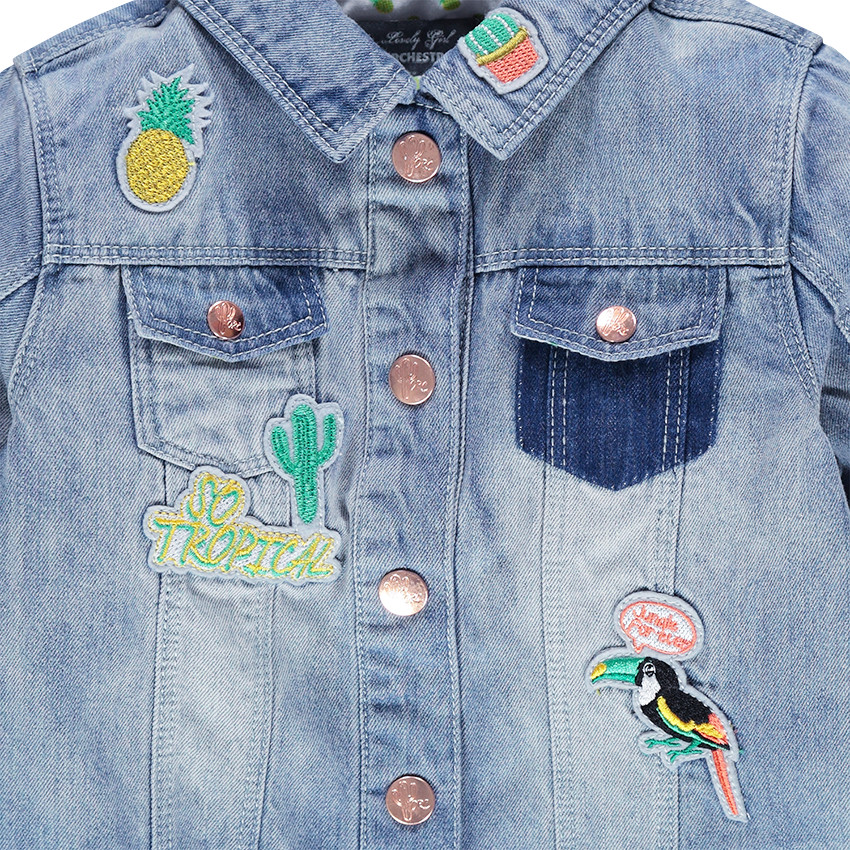 Veste en jeans à badges fantaisie 