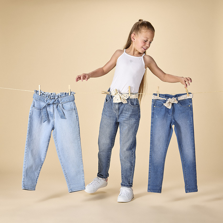 Jean en denim coupe mom fit avec ceinture foulard fantaisie pour fille  