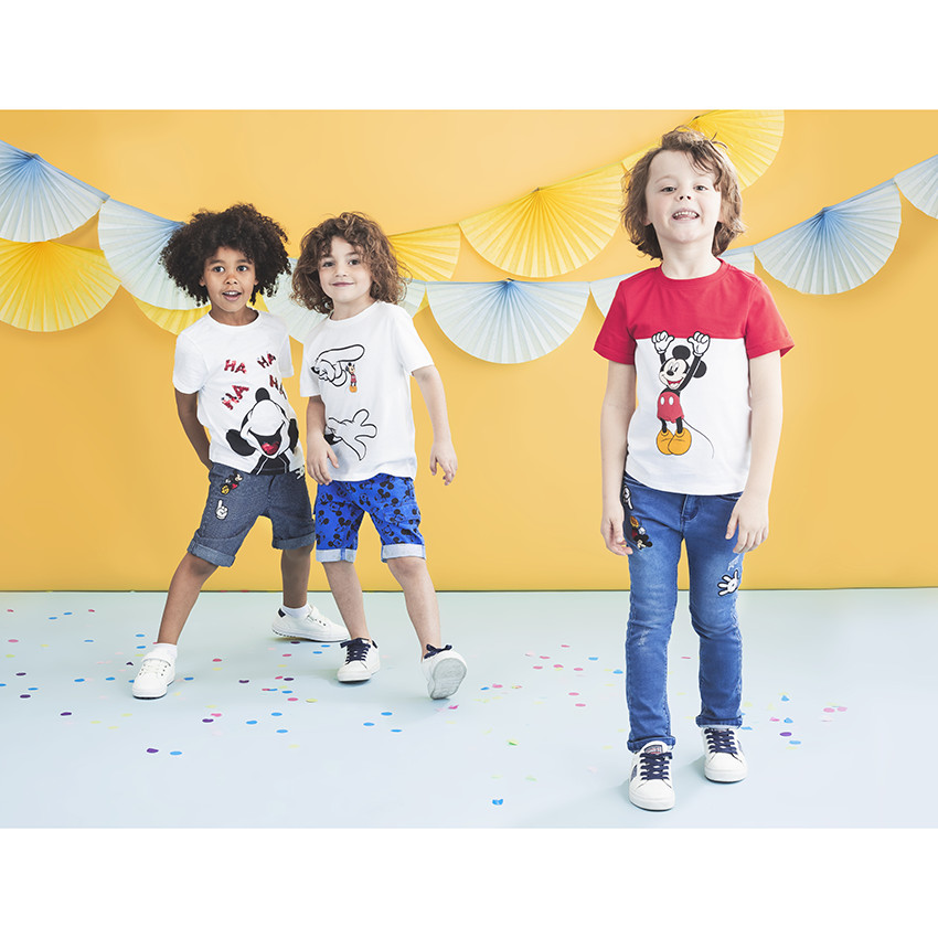T-shirt manches courtes print mains et Mickey Disney 