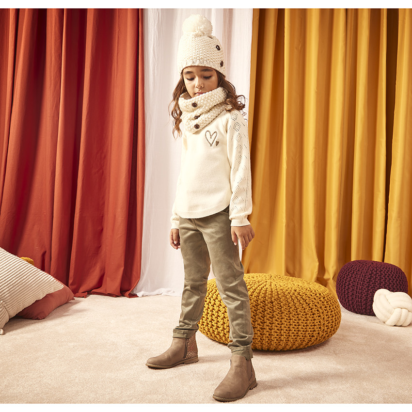 Pull en tricot avec broderie pour fille 