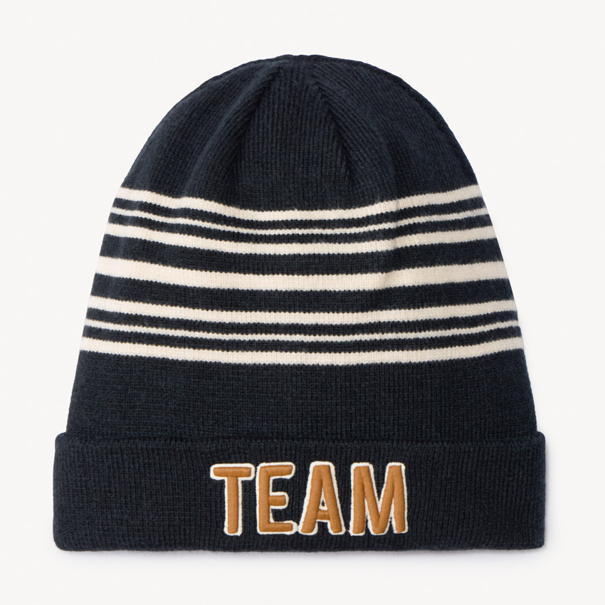 Bonnet fantaisie en tricot avec broderie pour garçon