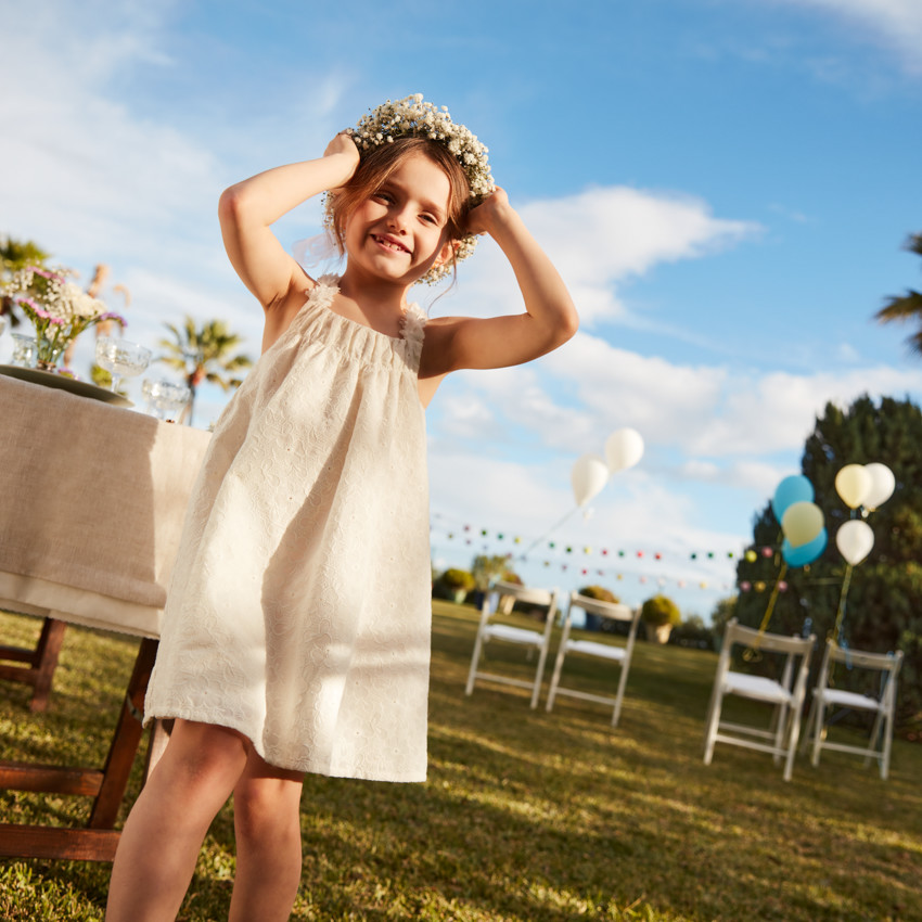 Robe à bretelles en broderie anglaise pour fille
