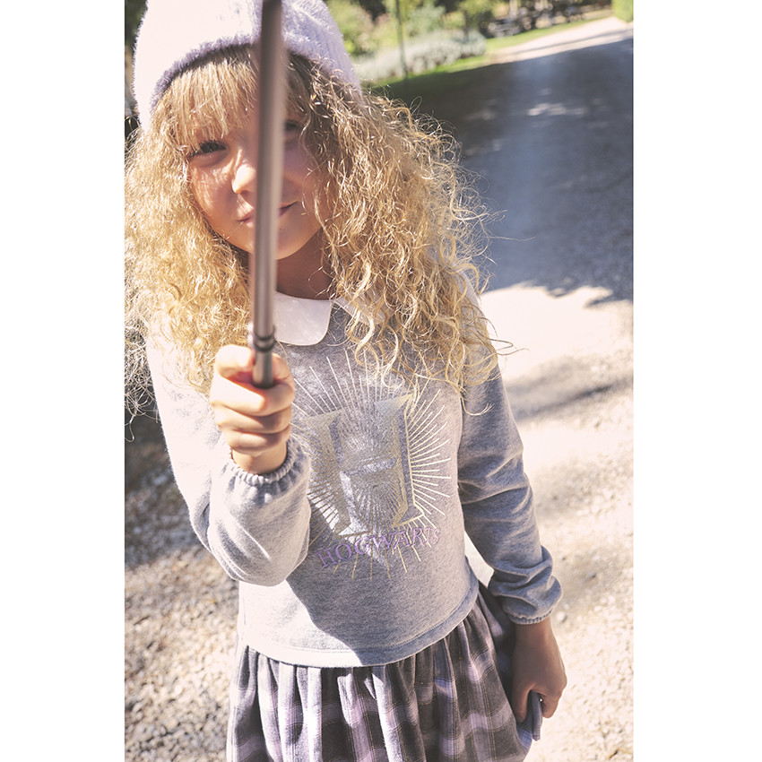 Bonnet en tricot torsadé avec pompon pour fille 