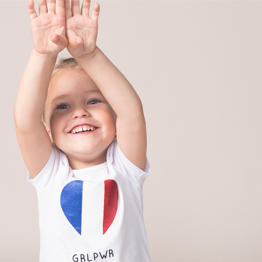 T-shirt manches courtes print coeur pailleté 