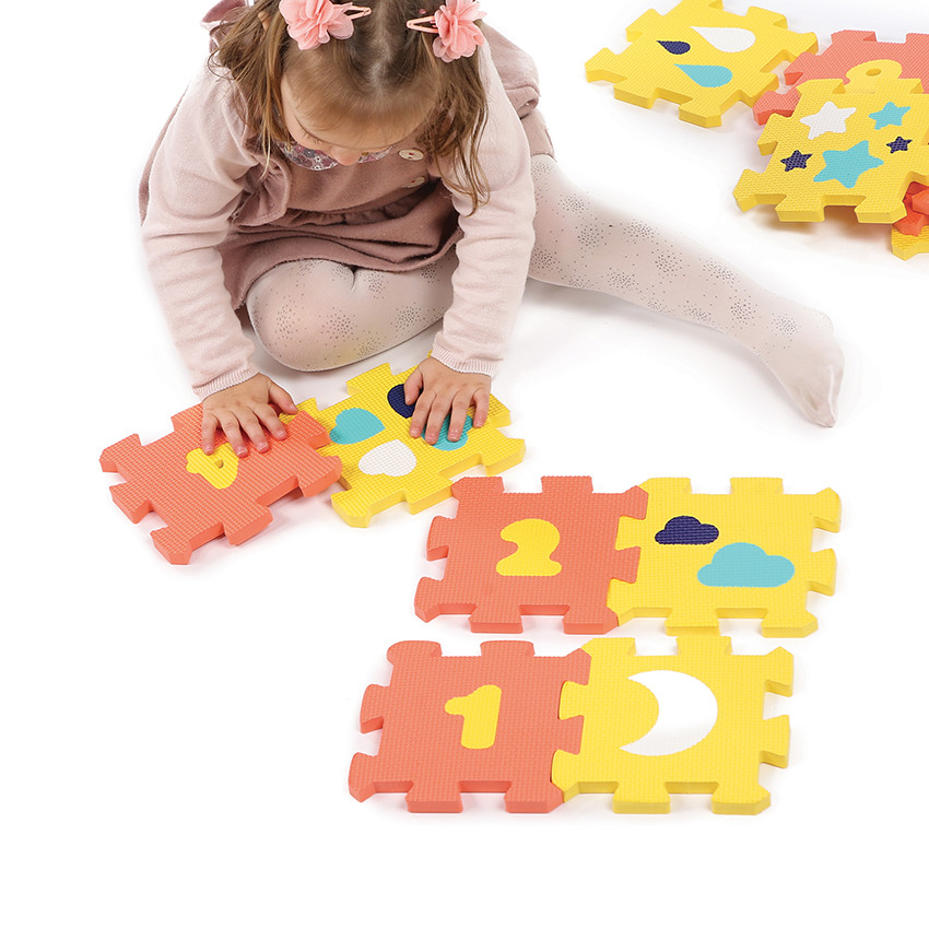 Coffret d'activités dalles en mousse + quilles et formes 