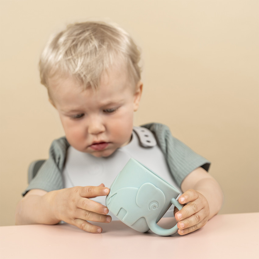 Tasse à anse en silicone Peekaboo Elphée bleu 