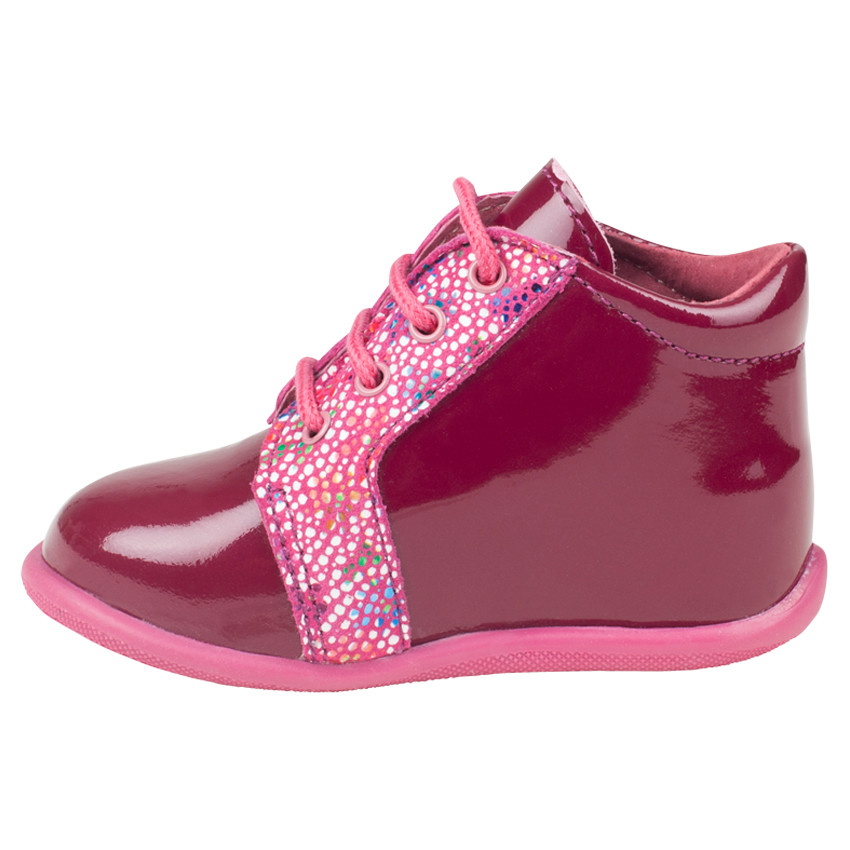 Bottillons en cuir vernis prune avec patch fleur 