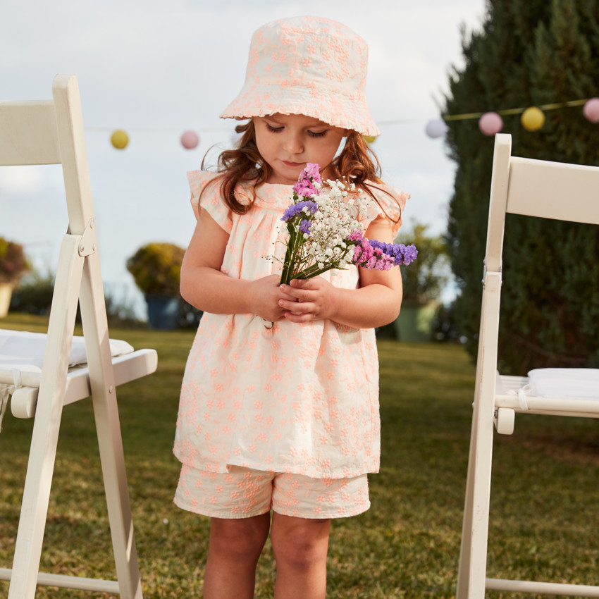 Charlotte en broderie anglaise pour bébé fille