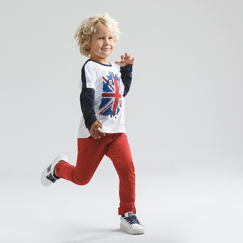 T-shirt manches longues print drapeau et baskets 