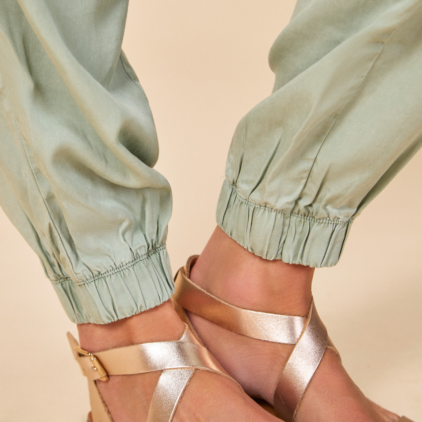 Pantalon de grossesse uni à poches cargo et bandeau haut  