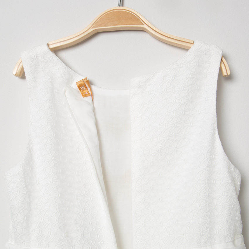 Robe de cérémonie à dentelle et coeur doré 