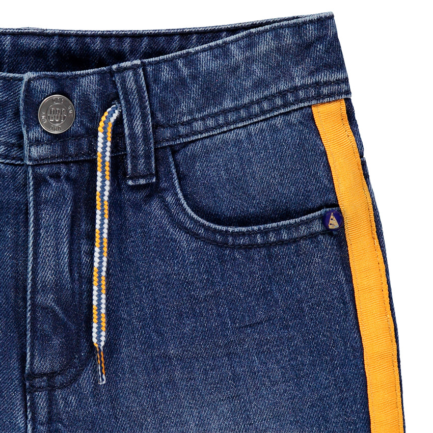 Bermuda en jean effet used à bandes appliquées 