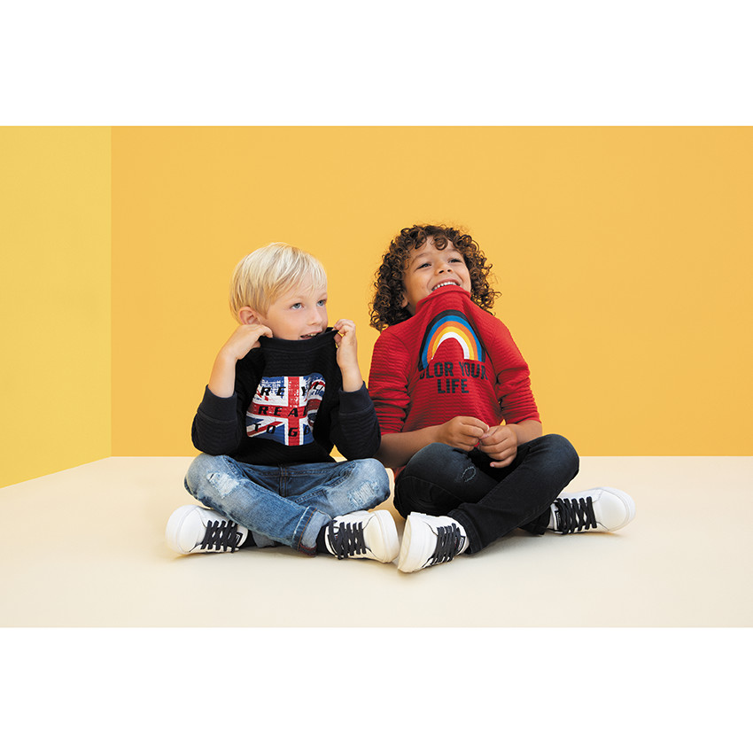 Baskets basses à lacets contrastés et bandes appliquées du 24 au 27 